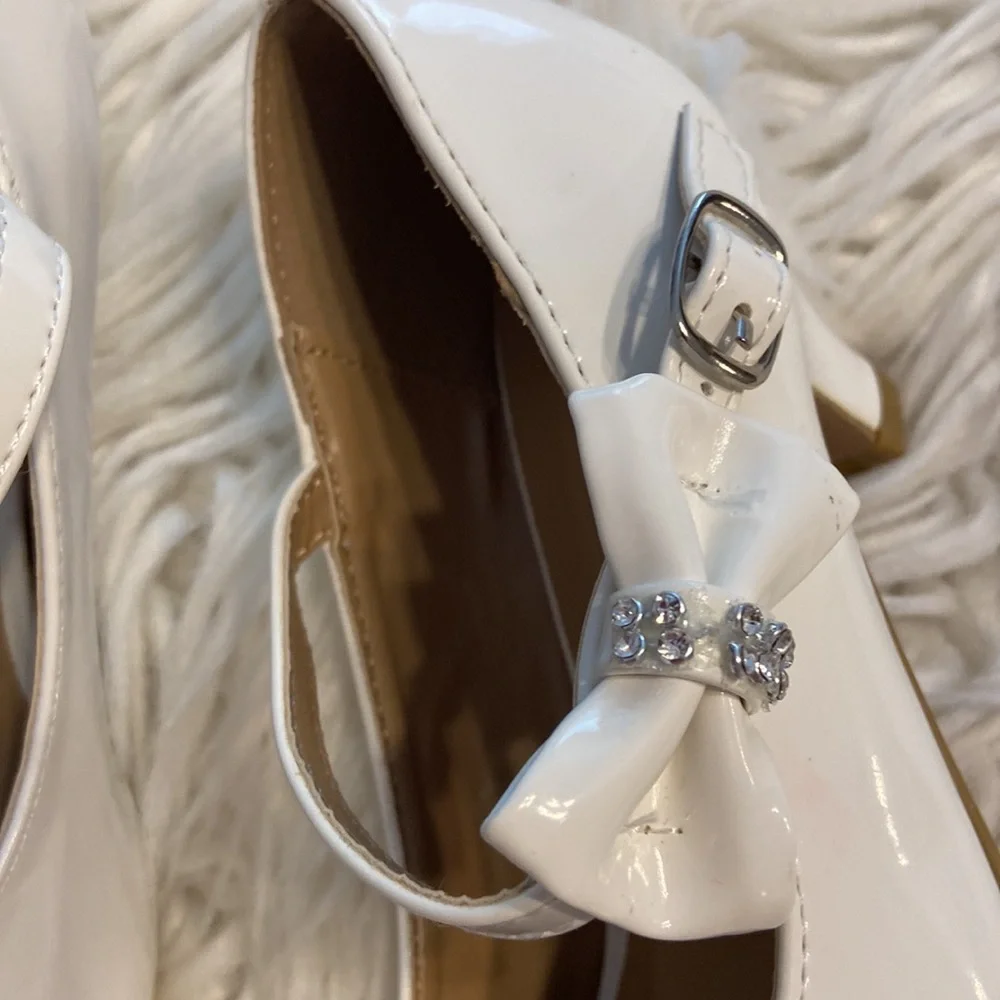 LINK size 13 girls white shoes brand new see all photos for design